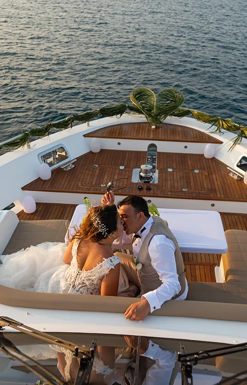 Wedding yatch diiner at Veligandu Maldives