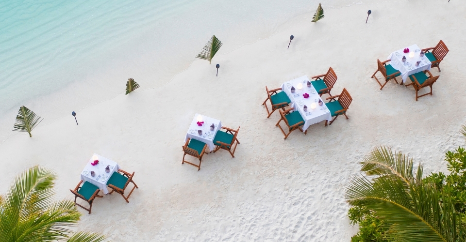 Beach dinner at Veligandu Maldives