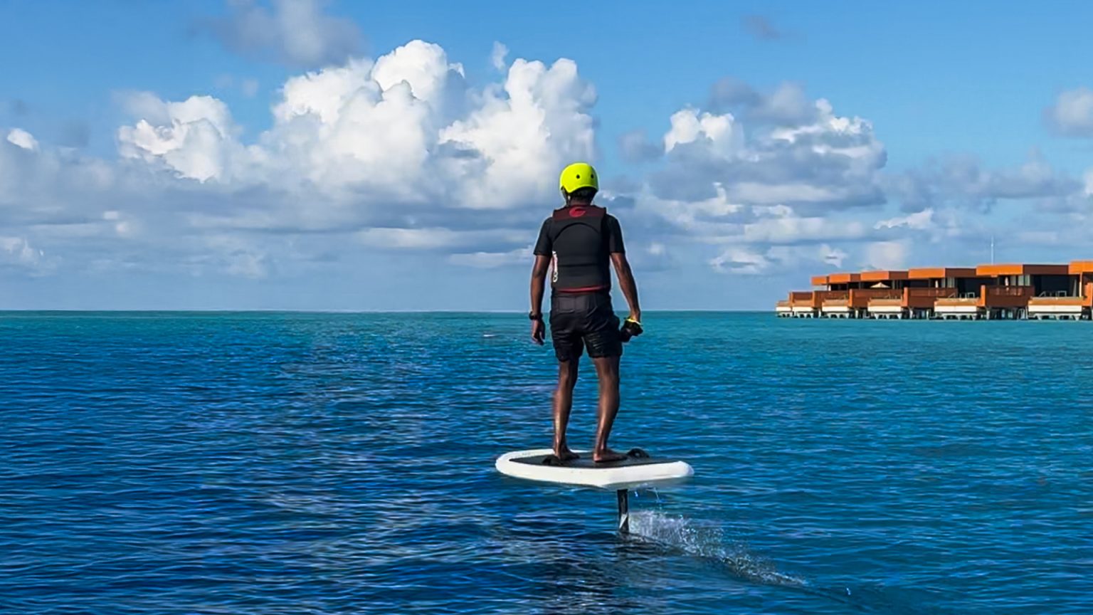 Lift E-Foil at Veligandu Maldives