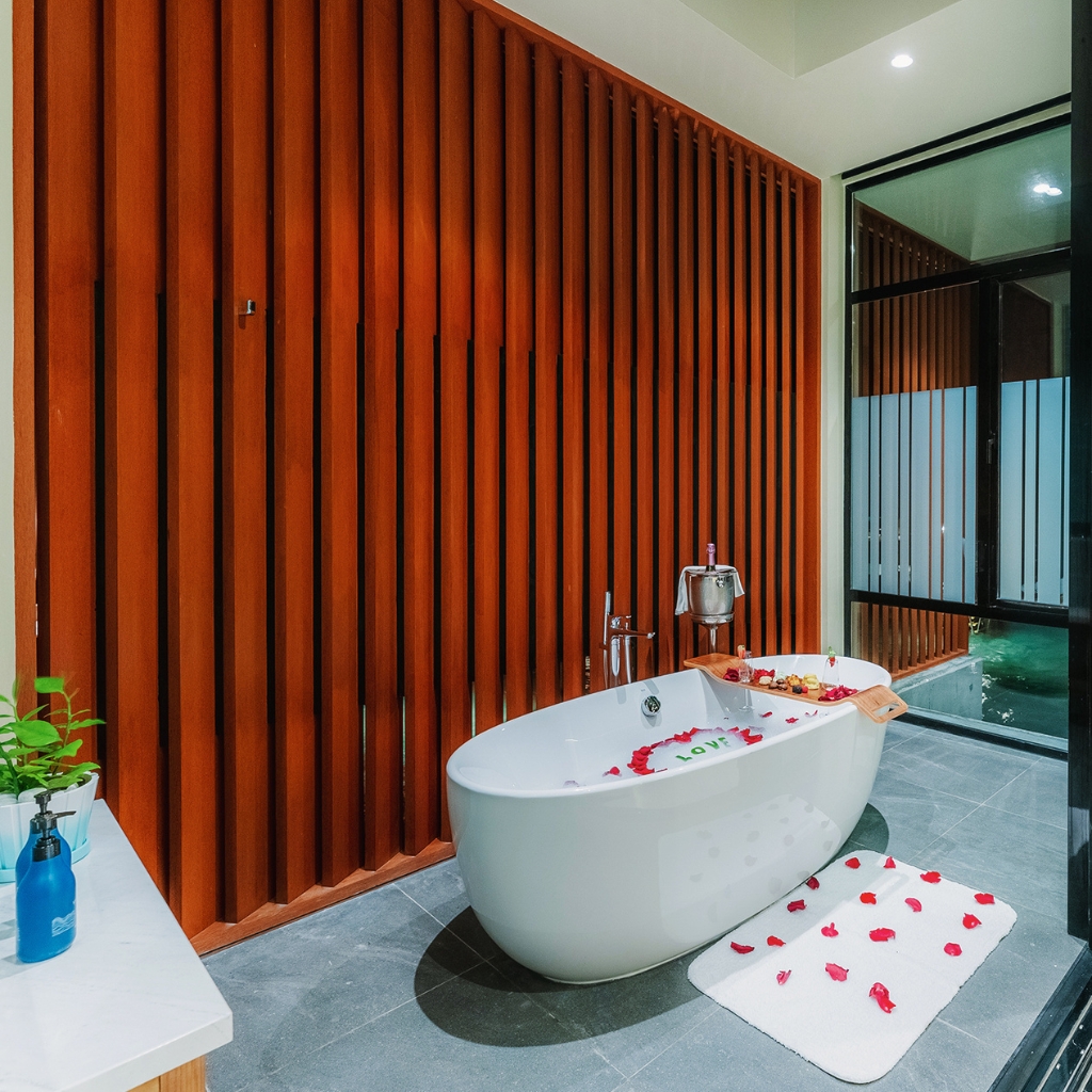 Bath Tub experiences at Veligandu Maldives