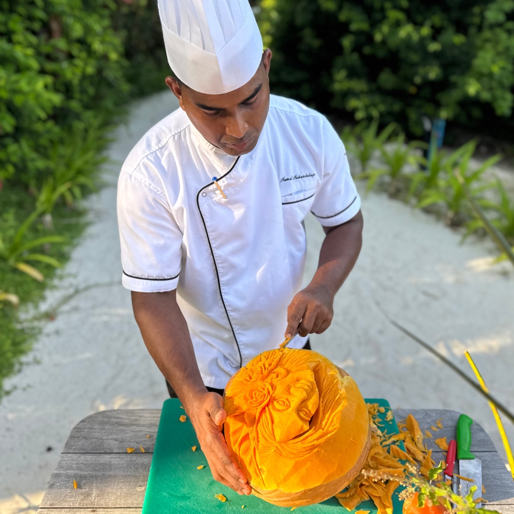 Curving chef at Veligandu