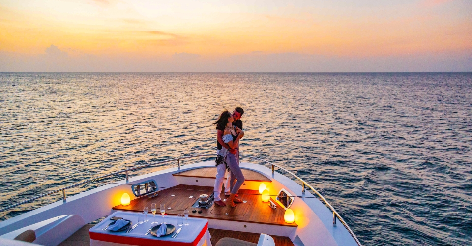 Private luxury yacht dinner cruising by Veligandu Maldives