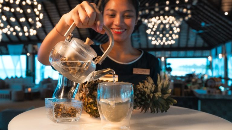 From Tepache To Probiotic Pineapple Tea, Veligandu Maldives uses Pinnaple peals in food sustainability
