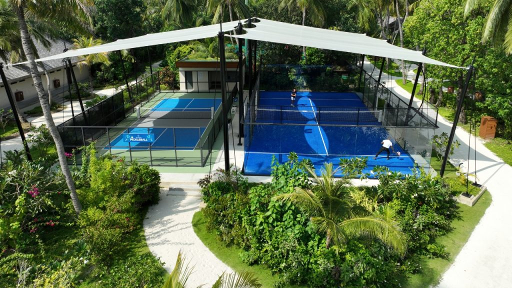 Racquet sport courts at Veligandu Maldives