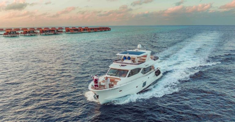 Santas' arrival to Veligandu Maldives