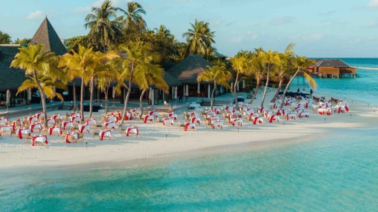 Christmas gala dinner on the beach at Veligandu Maldives